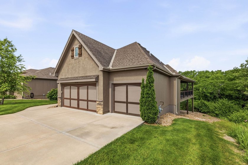 Welcome to this stunning 3-bedroom, 2.5-bath, reverse 1.5 ranch - photo 9