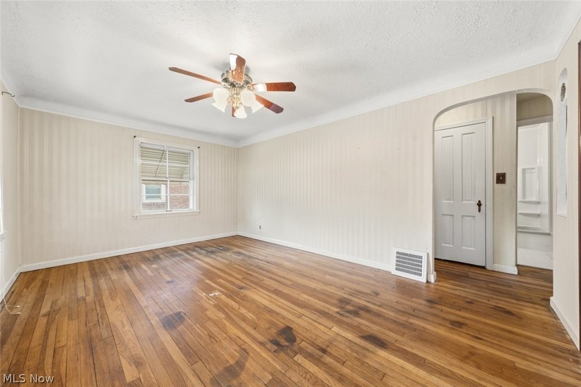 A unique opportunity to transform this lovely 3-bedroom Euclid - photo 3