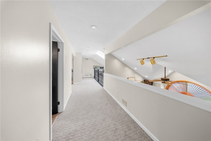 Welcome to 25 Country Wood Landing, where luxury, craftsmanship - photo 24