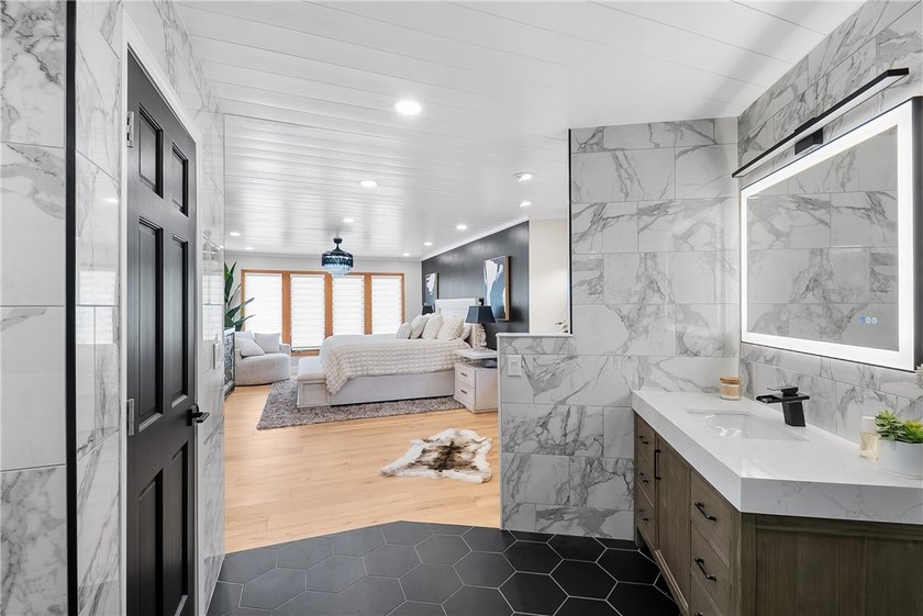 Welcome to 25 Country Wood Landing, where luxury, craftsmanship - photo 28