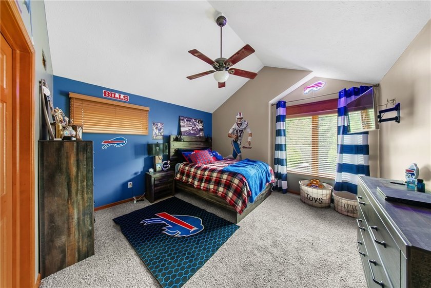 Welcome to 25 Country Wood Landing, where luxury, craftsmanship - photo 30