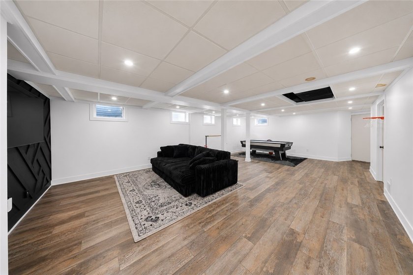 Welcome to 25 Country Wood Landing, where luxury, craftsmanship - photo 35