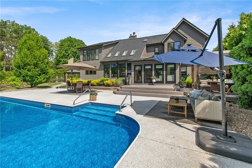 Welcome to 25 Country Wood Landing, where luxury, craftsmanship - photo 48