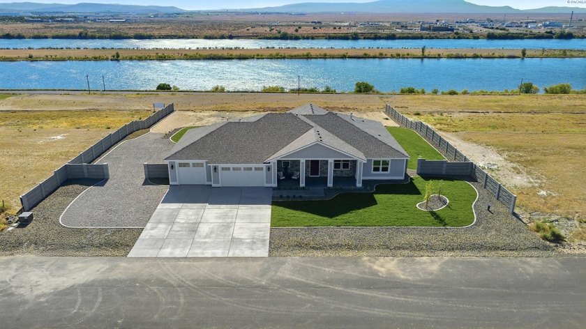 MLS# 292917 359 Panoramic Drive offers a rare combination of - photo 8