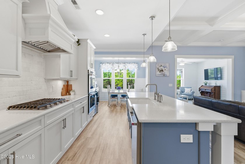 Welcome home to this gorgeous custom-built 4-bedroom, 3.5-bath - photo 15