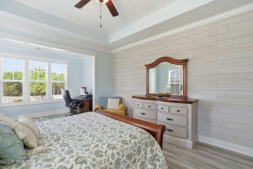 Welcome home to this gorgeous custom-built 4-bedroom, 3.5-bath - photo 26