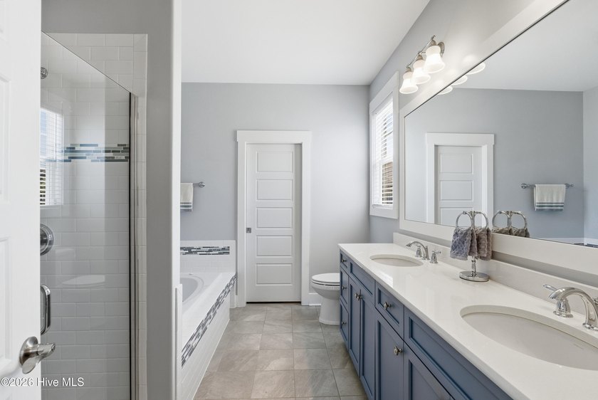 Welcome home to this gorgeous custom-built 4-bedroom, 3.5-bath - photo 31