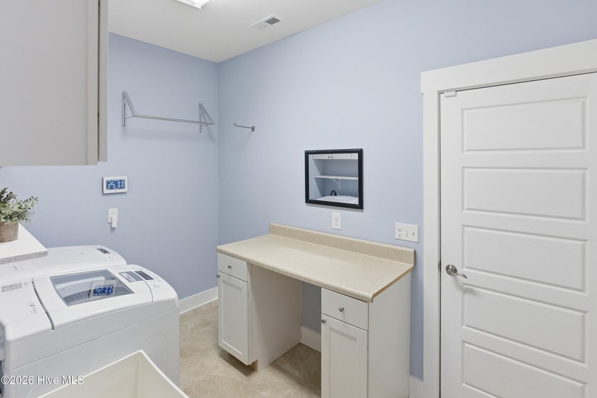 Welcome home to this gorgeous custom-built 4-bedroom, 3.5-bath - photo 42