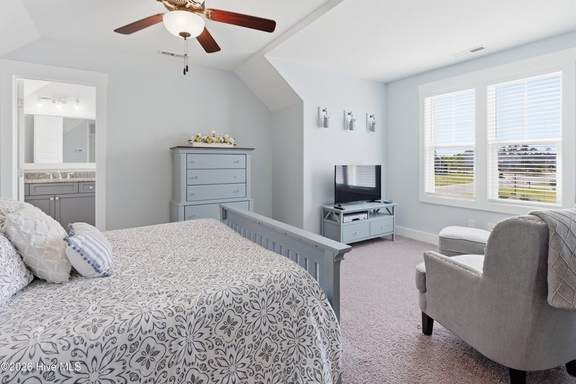 Welcome home to this gorgeous custom-built 4-bedroom, 3.5-bath - photo 46