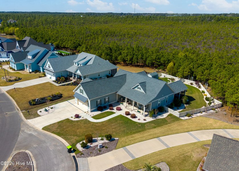 Welcome home to this gorgeous custom-built 4-bedroom, 3.5-bath - photo 48