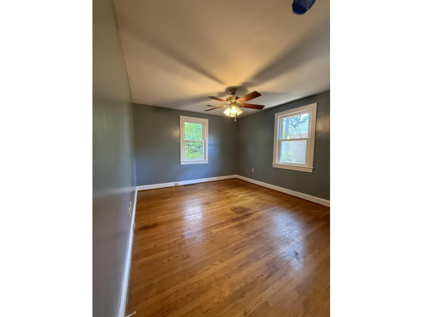 SELLER SAYS SELL!! NEW ROOF, NEW HVAC with NEW DUCTWORK-- heavy - photo 12