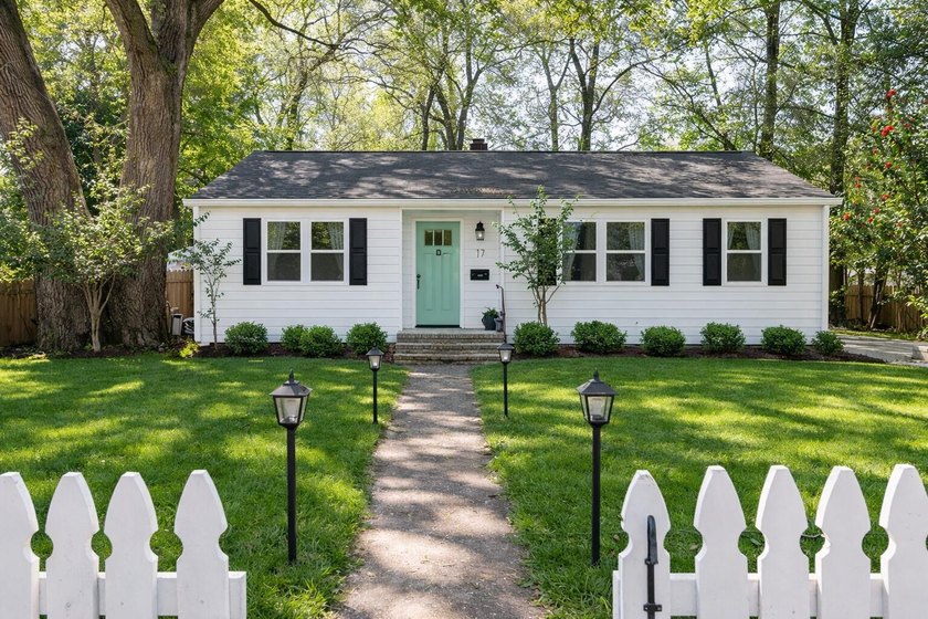 SELLER SAYS SELL!! NEW ROOF, NEW HVAC with NEW DUCTWORK-- heavy - photo 22