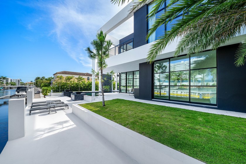 Brand-new waterfront construction in the heart of - photo 26