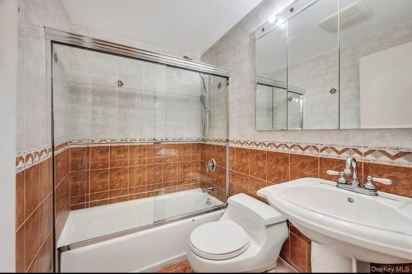 One of the best north flushing manor condominium ,built in 1986 - photo 4