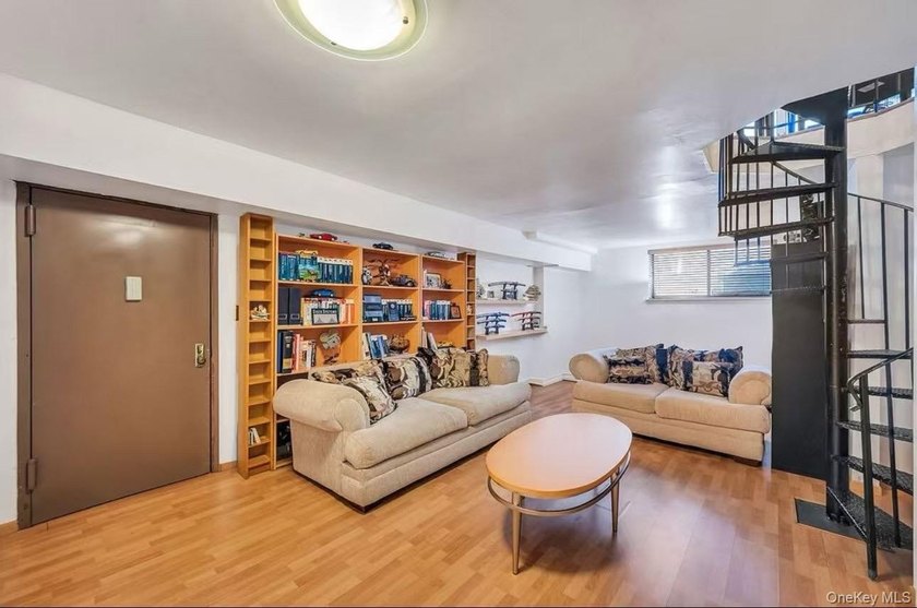 One of the best north flushing manor condominium ,built in 1986 - photo 5