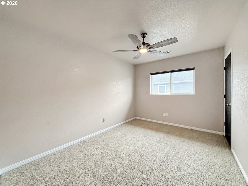 Well-maintained and turn-key, this 3 bedroom, 1.5 bathroom condo - photo 18