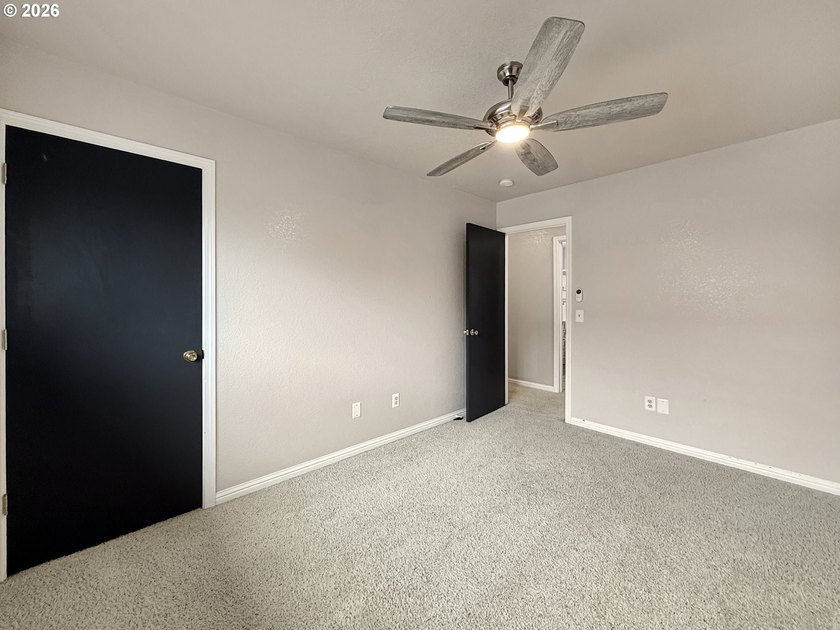Well-maintained and turn-key, this 3 bedroom, 1.5 bathroom condo - photo 20