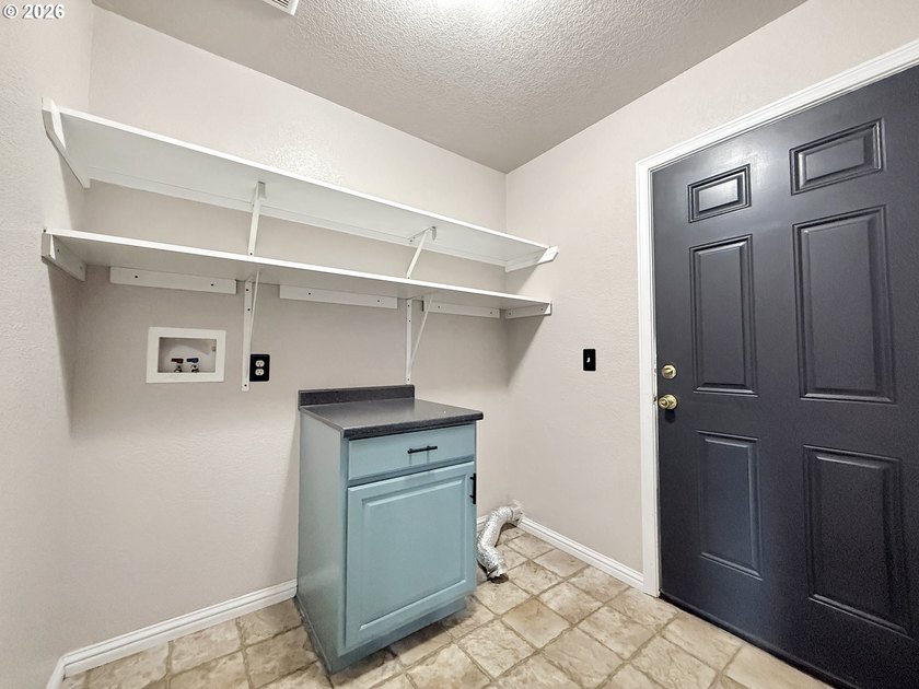 Well-maintained and turn-key, this 3 bedroom, 1.5 bathroom condo - photo 23