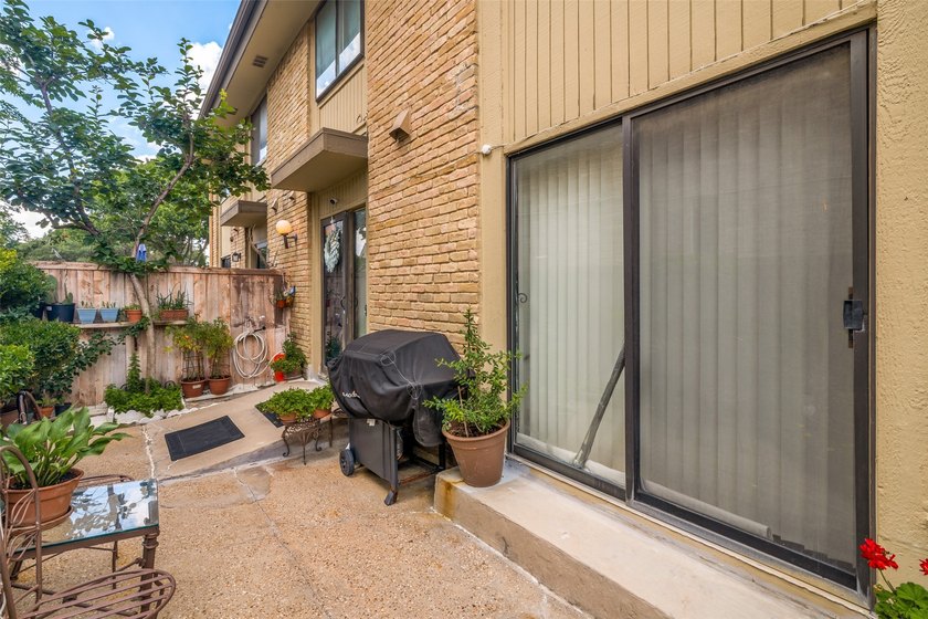 Rare opportunity in Canyon Creek! This spacious tri-level condo - photo 2