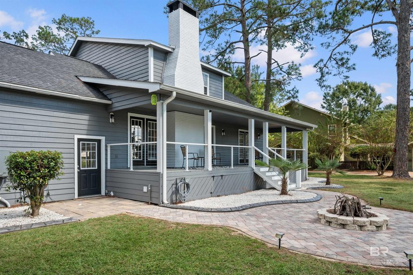 Welcome home to this beautifully updated 4-bedroom, 2.5-bath - photo 9