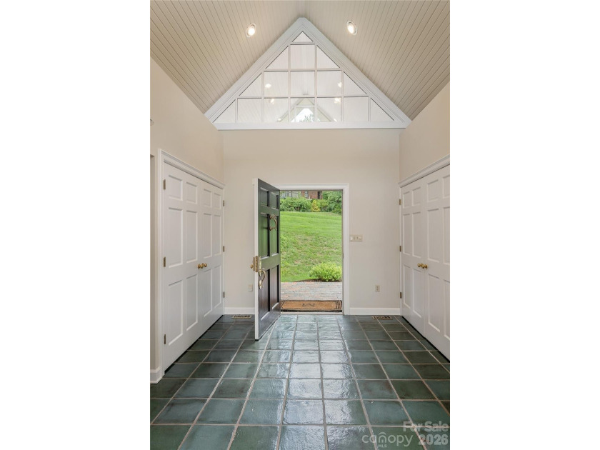 Set on a private .7-acre lot in North Asheville, this 3-bedroom - photo 4