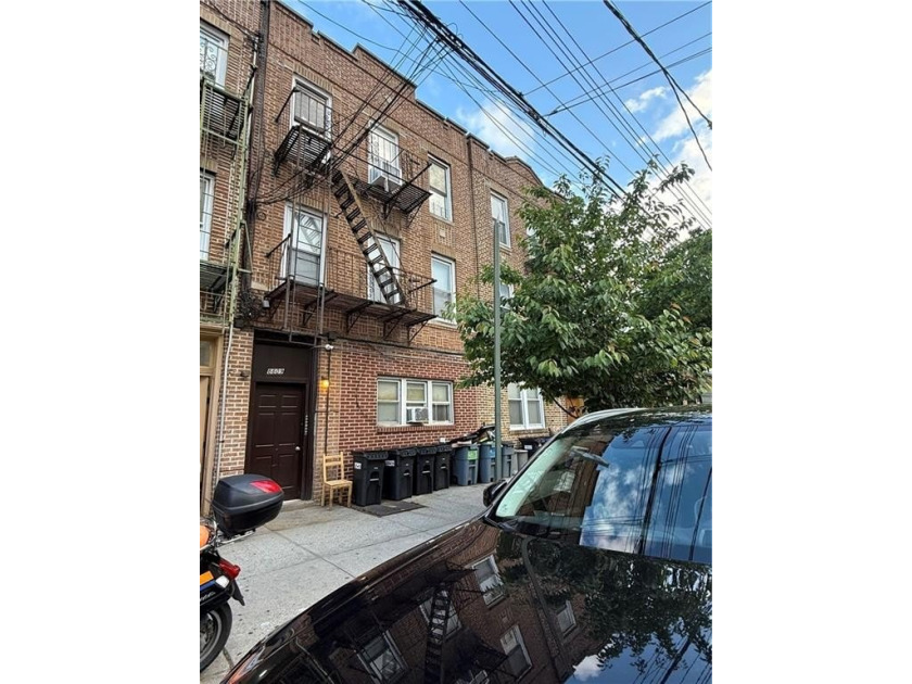 This property is a well-maintained, all-brick six-family - photo 3