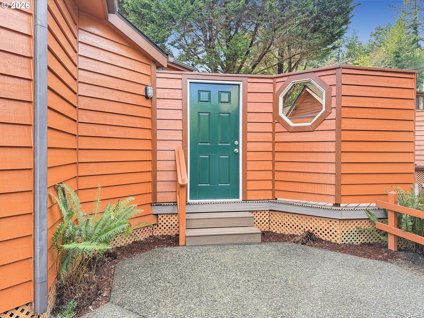 Fully refurbished River Cottage in the quiet Chetco River Resort - photo 3