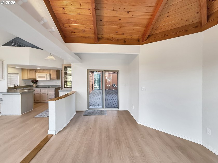 Fully refurbished River Cottage in the quiet Chetco River Resort - photo 6