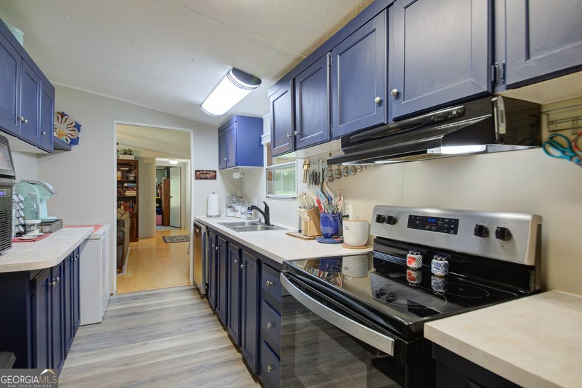 Looking for a private 2-bedroom home on acreage with no HOA? - photo 3