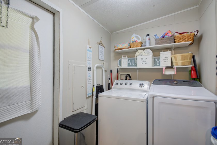 Looking for a private 2-bedroom home on acreage with no HOA? - photo 10