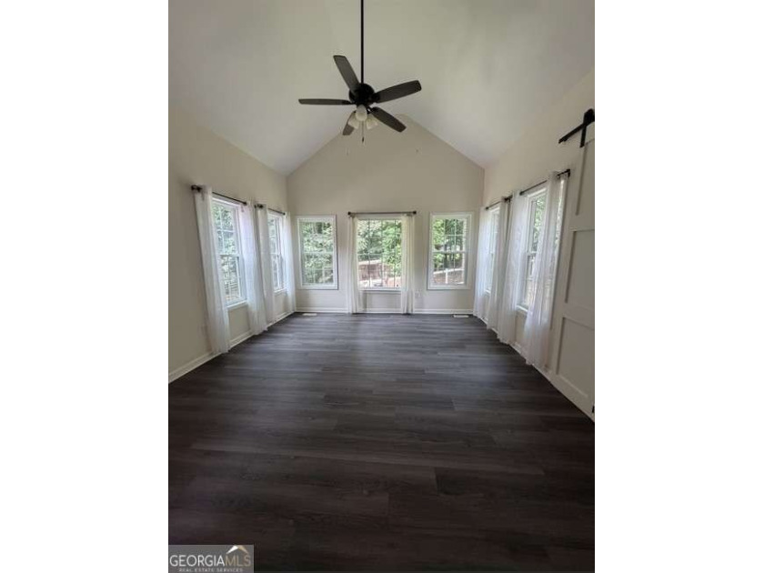 Don't miss the opportunity to own this beautiful raised ranch - photo 4