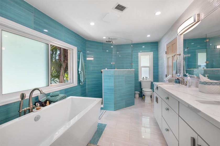 Discover an exceptional D'Asign Source designer home in - photo 19