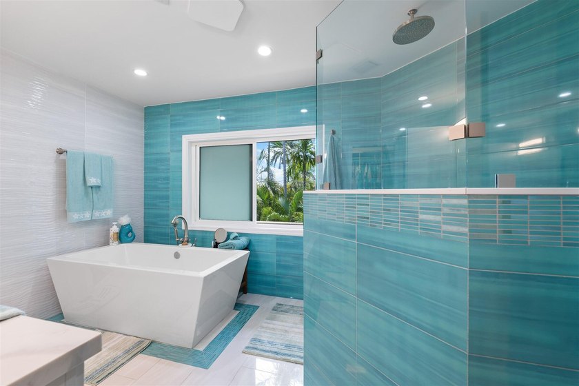 Discover an exceptional D'Asign Source designer home in - photo 20