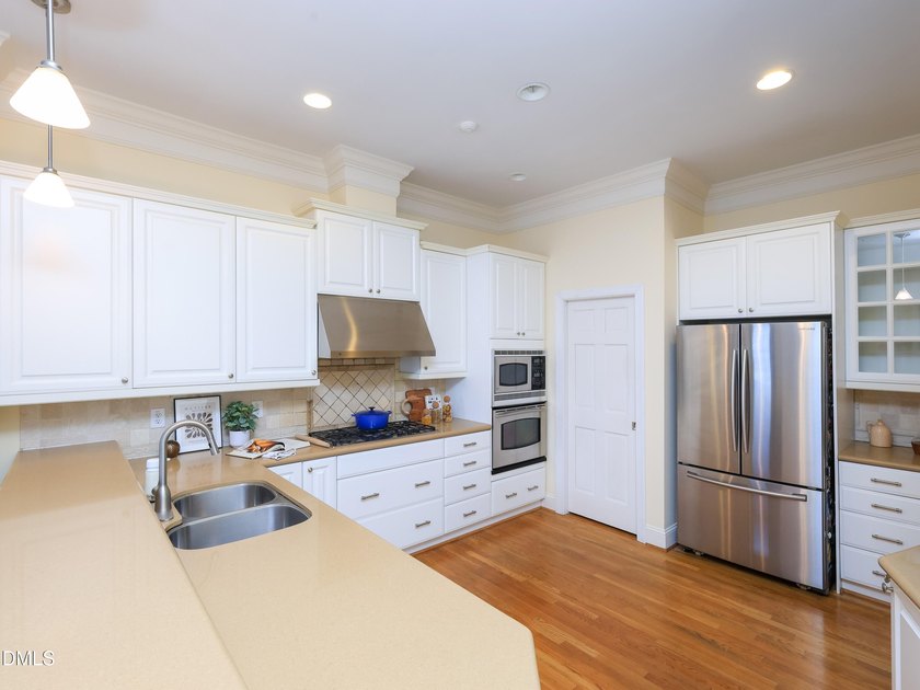 Rare custom-built brownstone with a private elevator in one of - photo 21