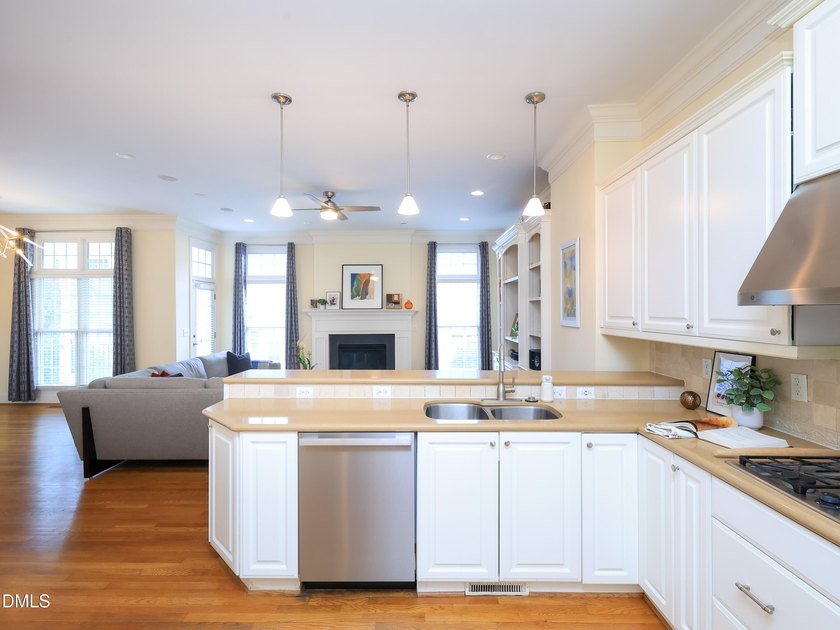 Rare custom-built brownstone with a private elevator in one of - photo 23