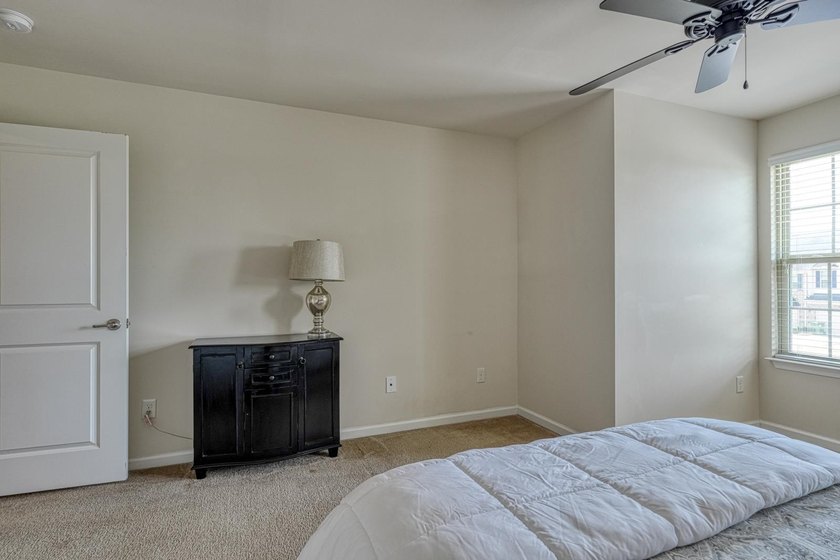 Enjoy low-maintenance living in the highly desirable River Falls - photo 32