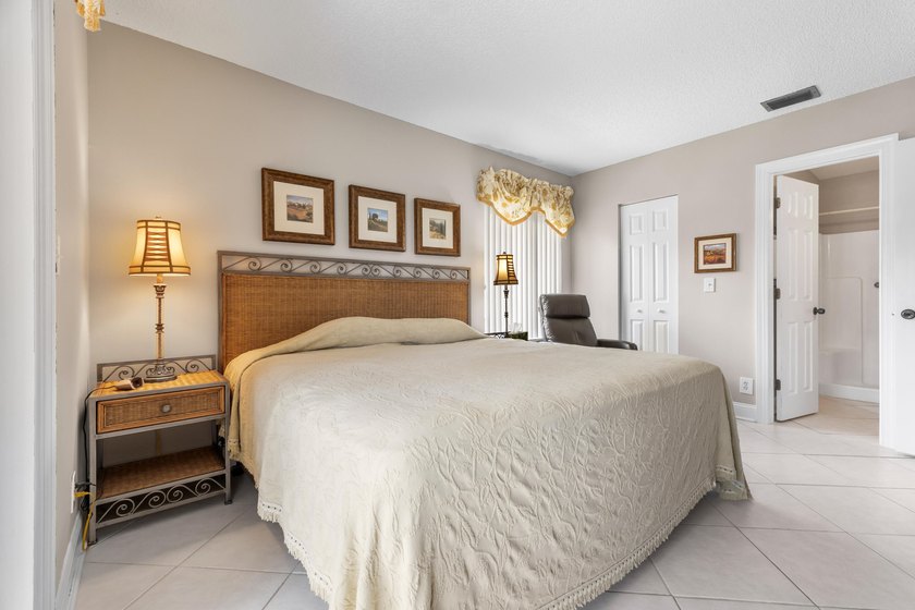 Great location in Jupiter near Public Golf, shopping, dining - photo 11