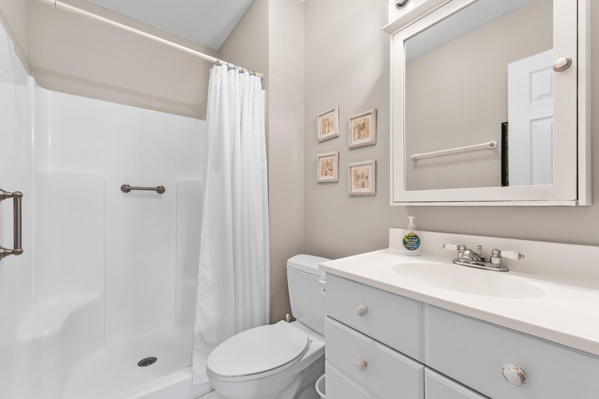 Great location in Jupiter near Public Golf, shopping, dining - photo 13