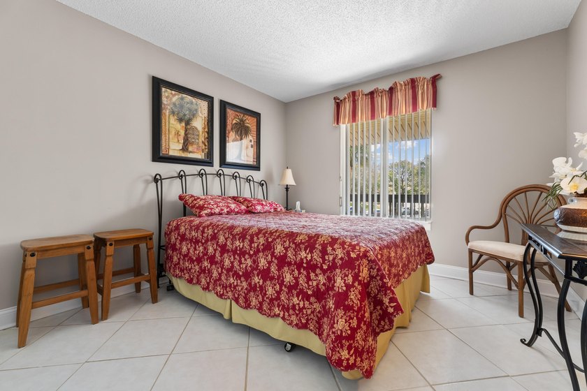 Great location in Jupiter near Public Golf, shopping, dining - photo 14