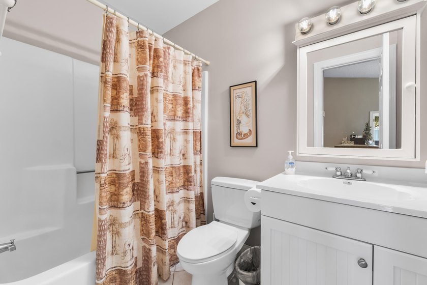 Great location in Jupiter near Public Golf, shopping, dining - photo 17