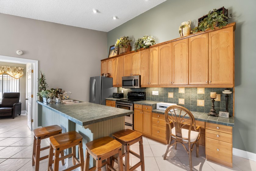 Great location in Jupiter near Public Golf, shopping, dining - photo 21