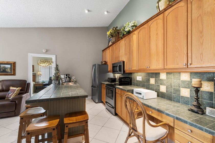 Great location in Jupiter near Public Golf, shopping, dining - photo 22