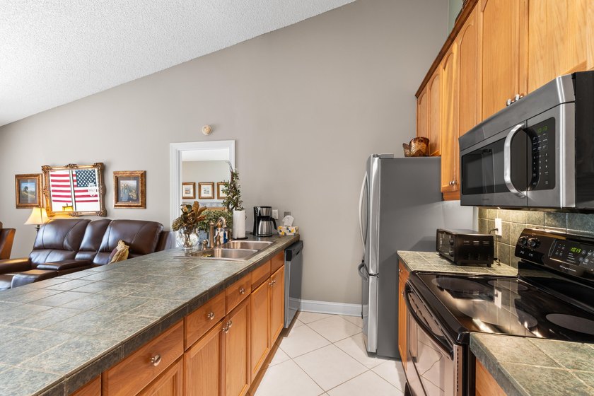 Great location in Jupiter near Public Golf, shopping, dining - photo 23