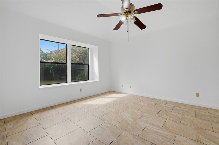 Spacious 4-Bedroom Home- Prime Location. Ideally situated just - photo 13