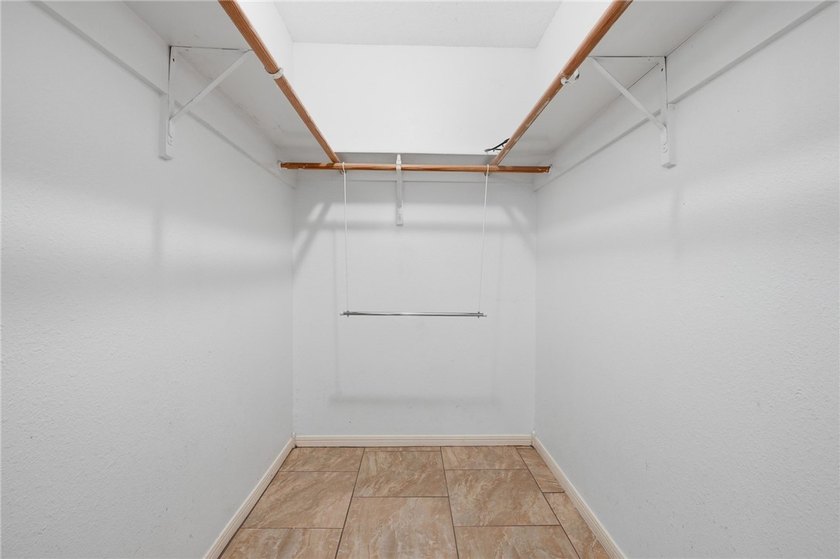 Spacious 4-Bedroom Home- Prime Location. Ideally situated just - photo 15