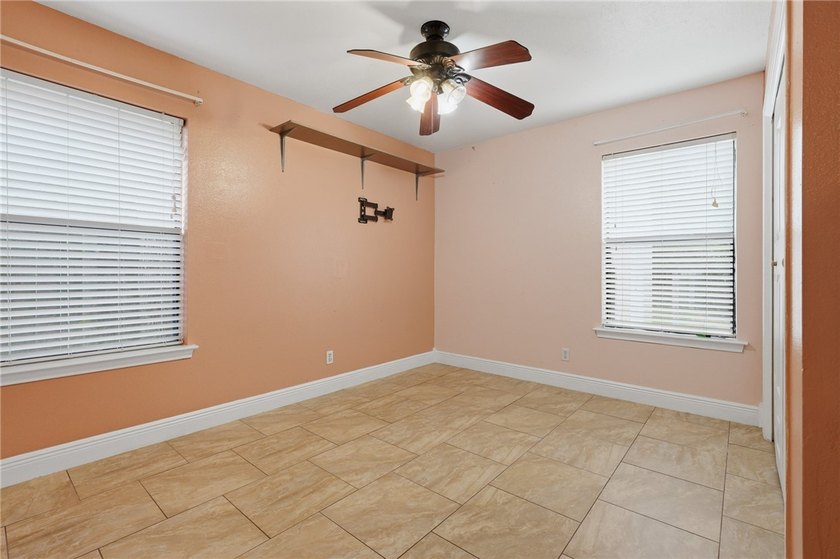 Spacious 4-Bedroom Home- Prime Location. Ideally situated just - photo 17