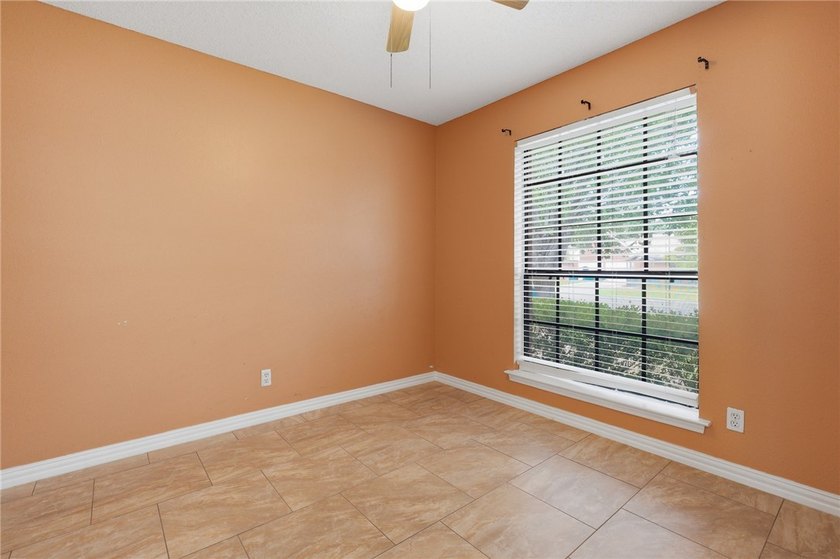 Spacious 4-Bedroom Home- Prime Location. Ideally situated just - photo 21