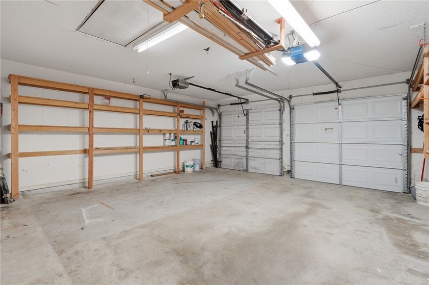 Spacious 4-Bedroom Home- Prime Location. Ideally situated just - photo 23