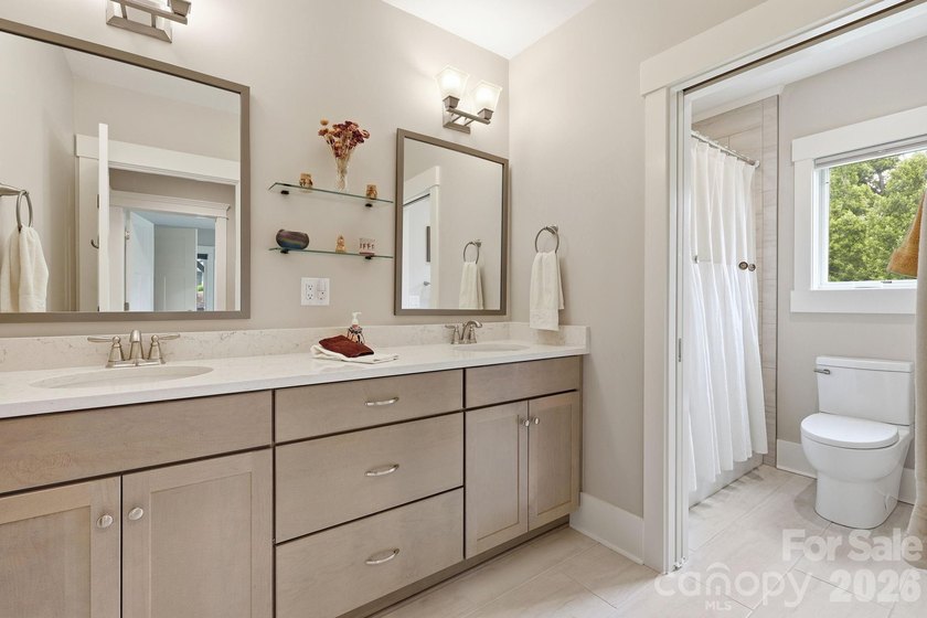 Welcome to sophisticated, carefree living in the highly - photo 27