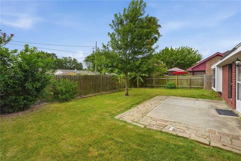 Spacious 4-Bedroom Home- Prime Location. Ideally situated just - photo 28